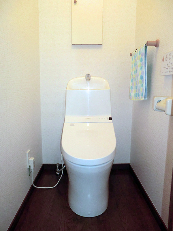 １日で便器の交換、壁の張替えが完了！トイレリフォーム